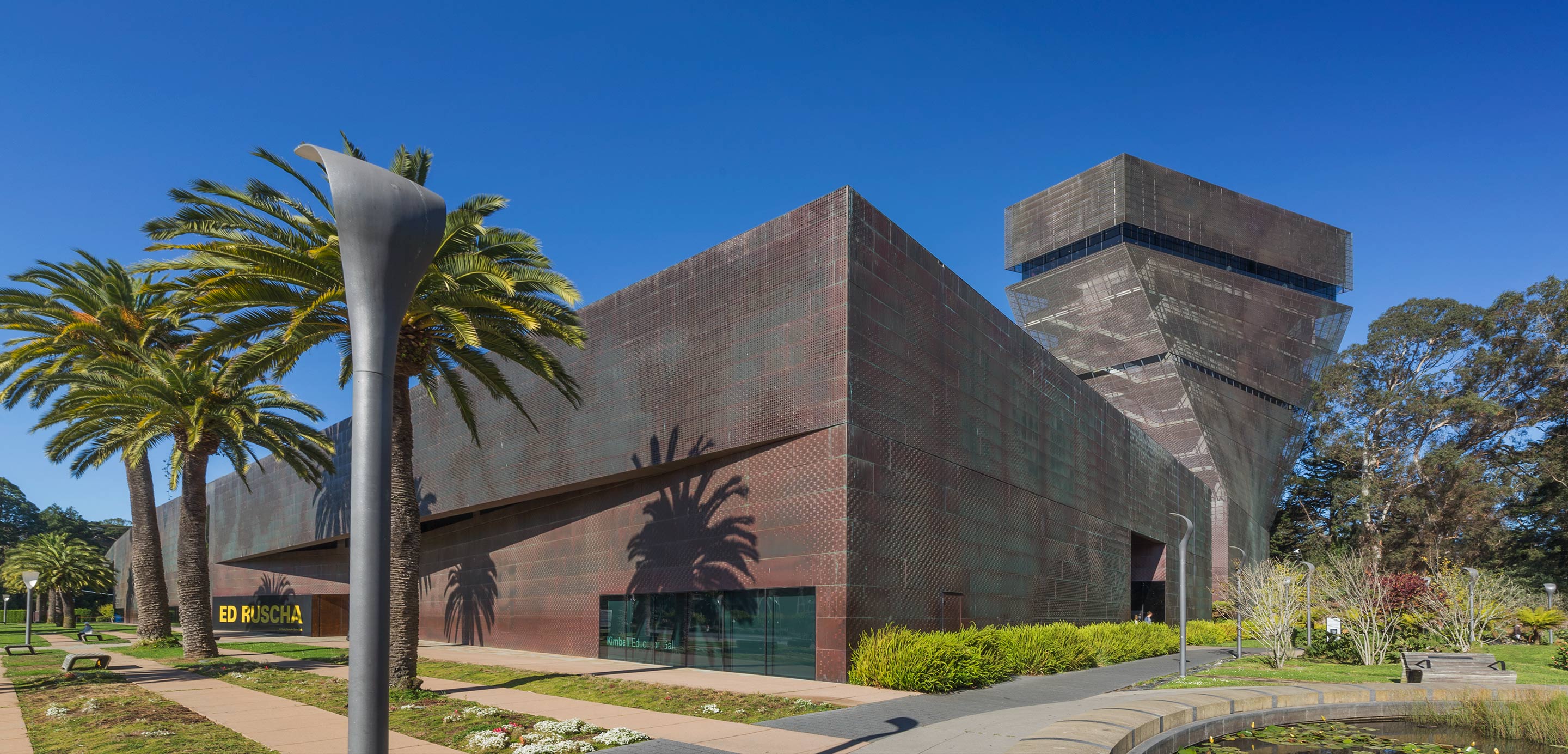 de Young Museum, photographed in 2016, a decade after its opening