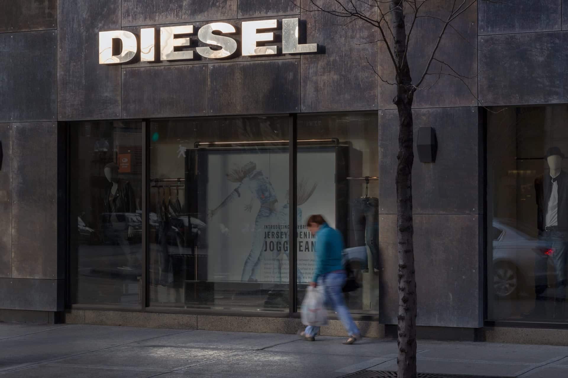 The Diesel facade in Northside Chicago featuring distressed patination on steel, a stable process developed by Zahner for a boldy unique effect.