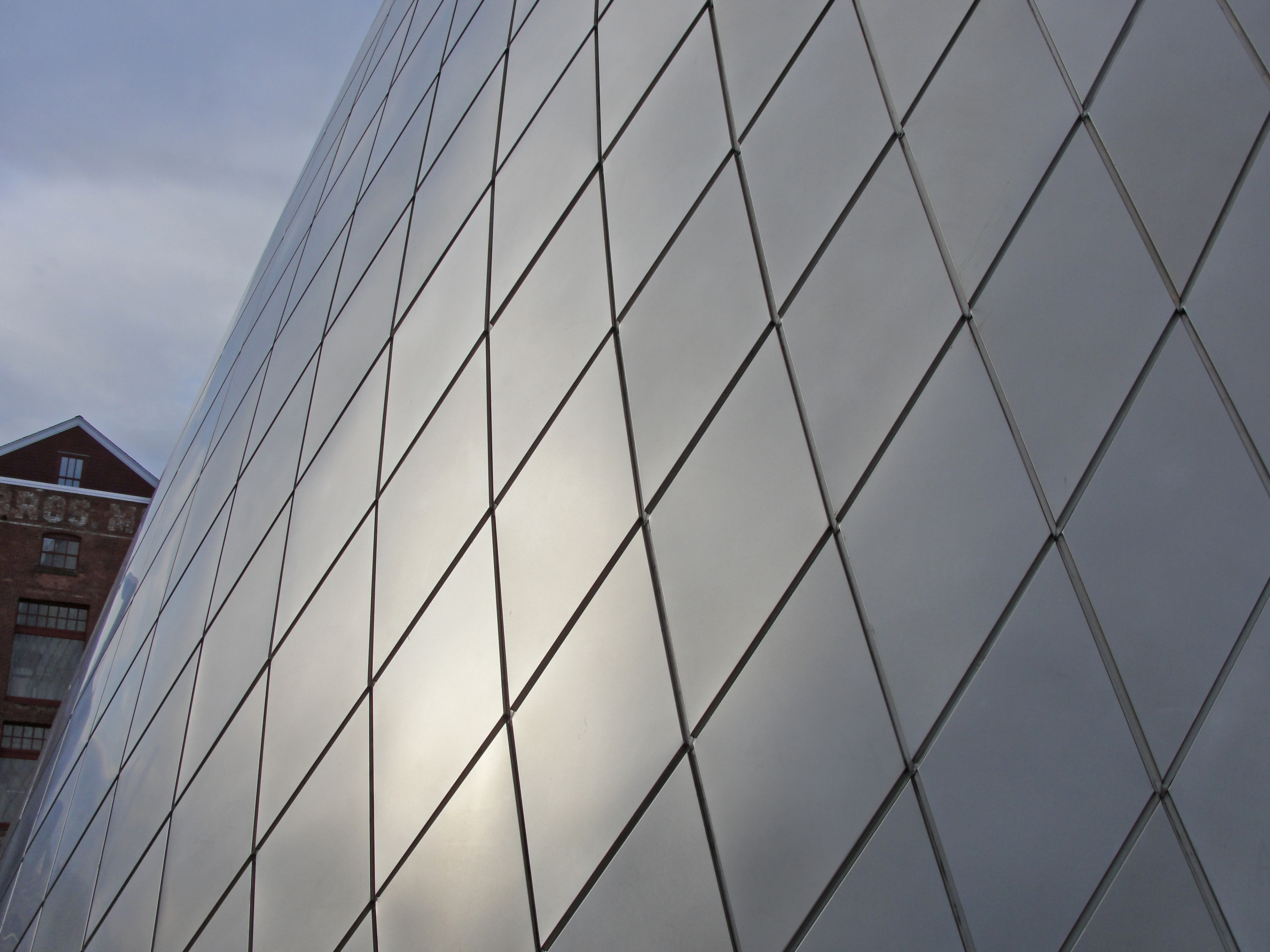 Detail of the diamond panel system used on the Museum of Glass