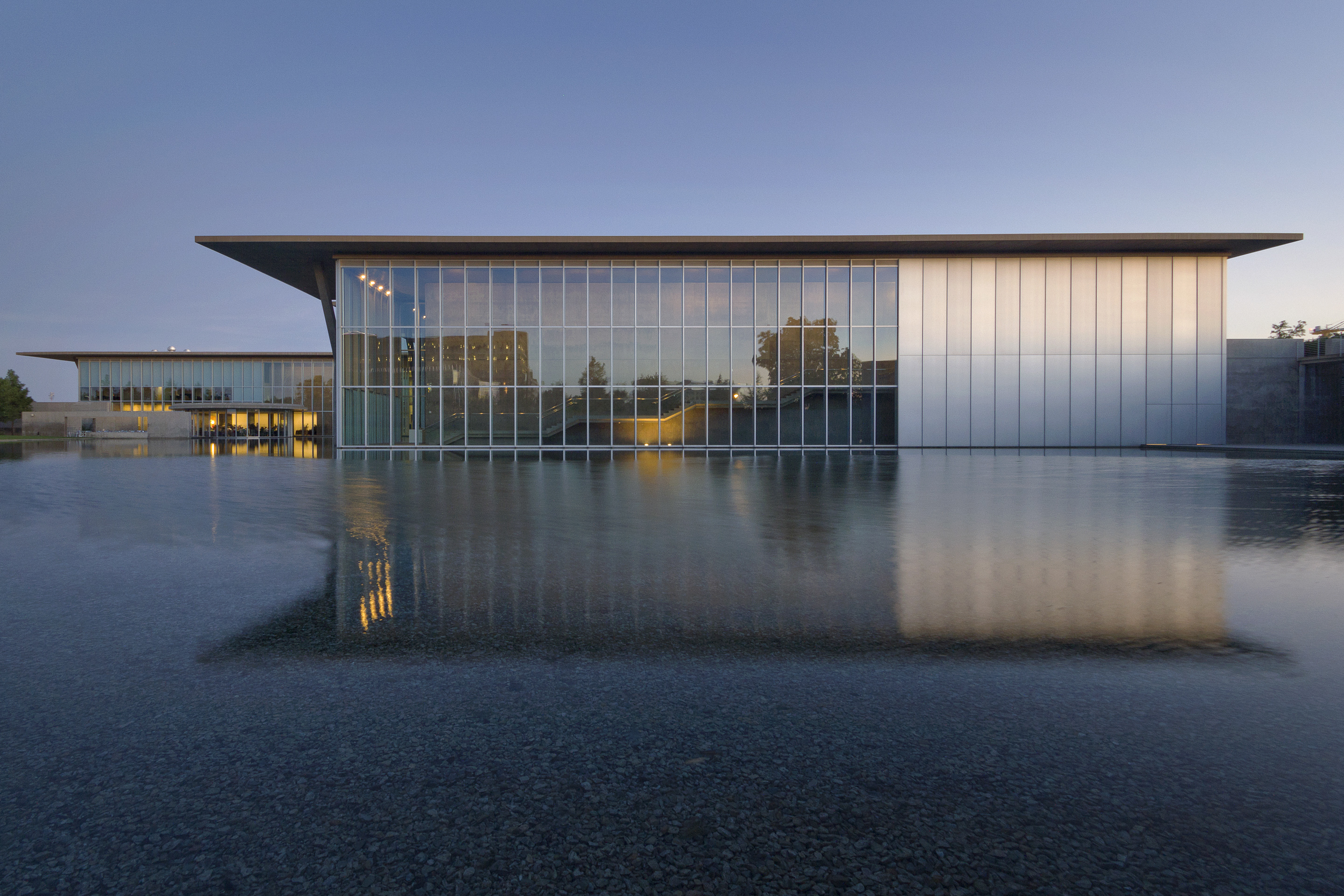 View of the aluminum panels reflected on the north face of the Modern