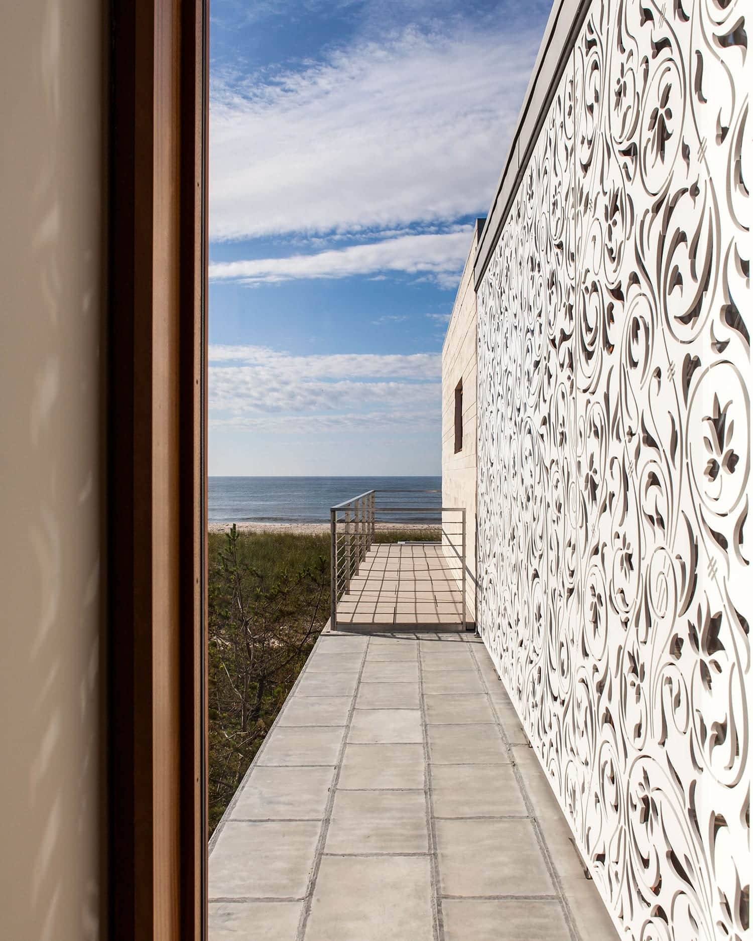 Hamptons Beach House residence designed by Aamodt / Plumb