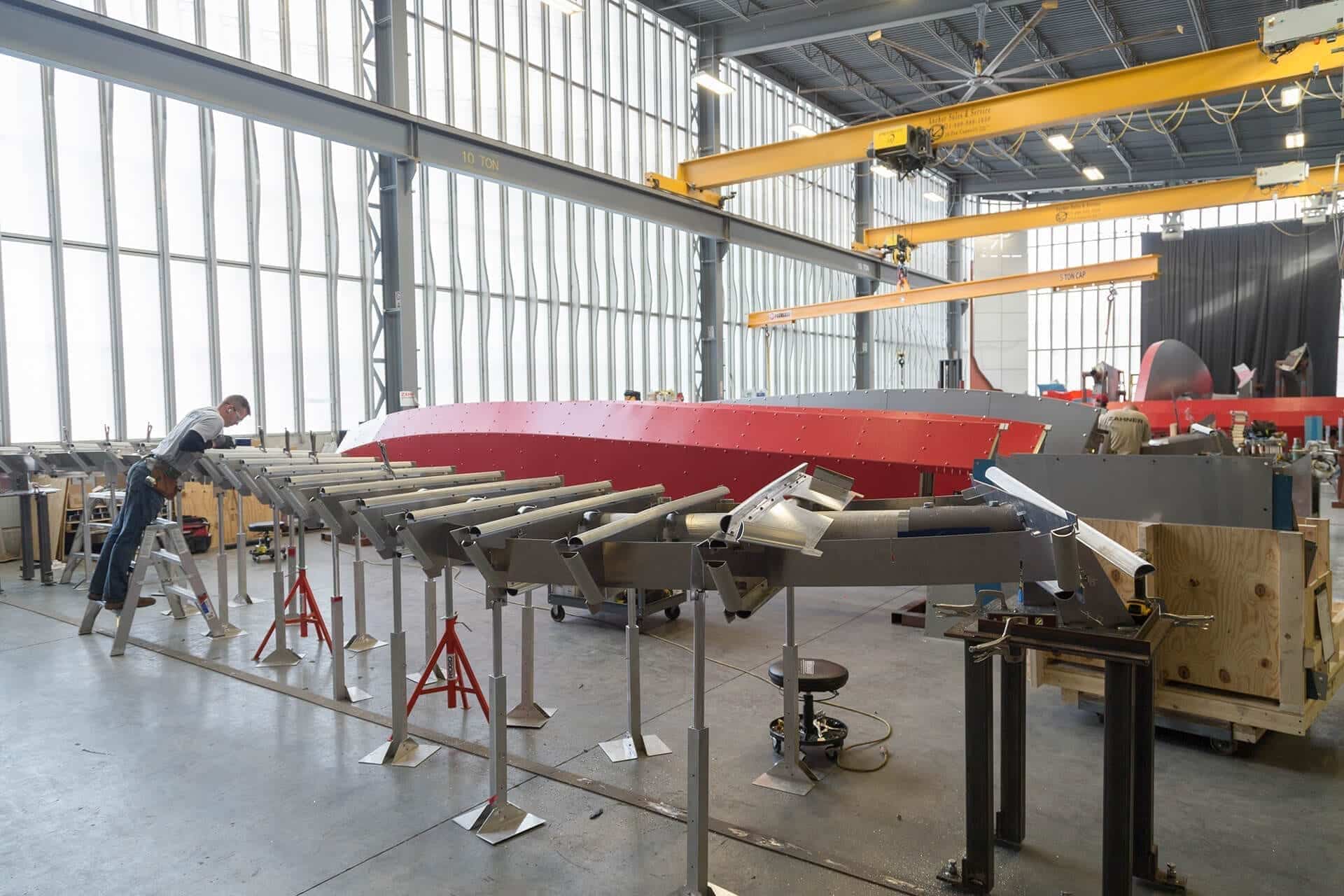 Zahner fabricators create the ZEPPS Ribbon assemblies for the Petersen Automotive Museum.