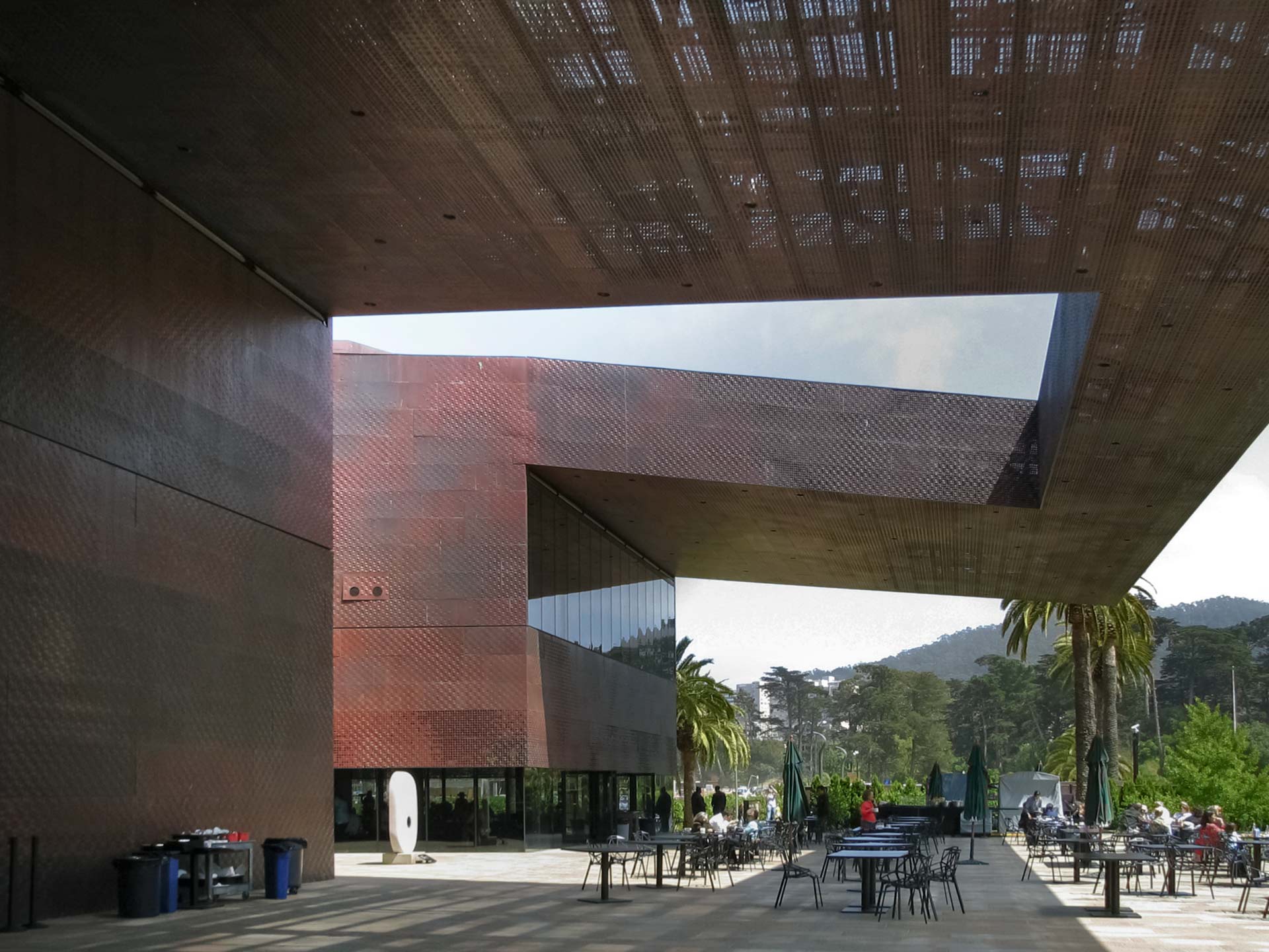 Outdoor cafe under the de Young Museum awning.